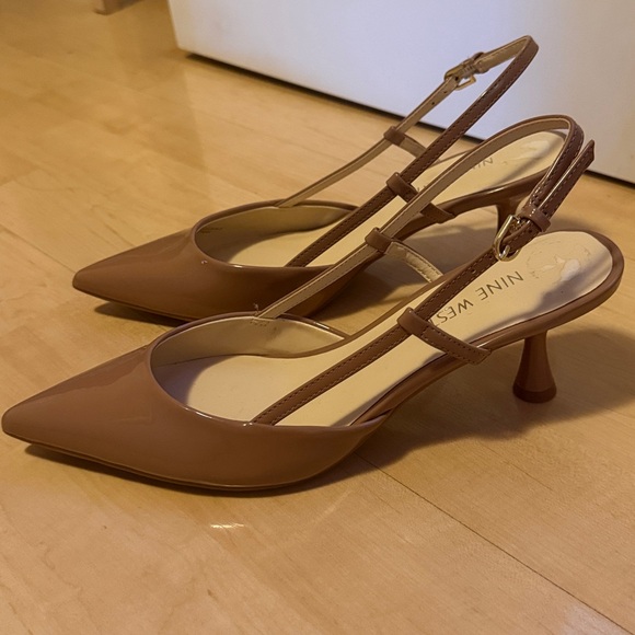 Nine West Women's Nude Patent Pointed-Toe Slingback Pumps - Picture 2 of 3